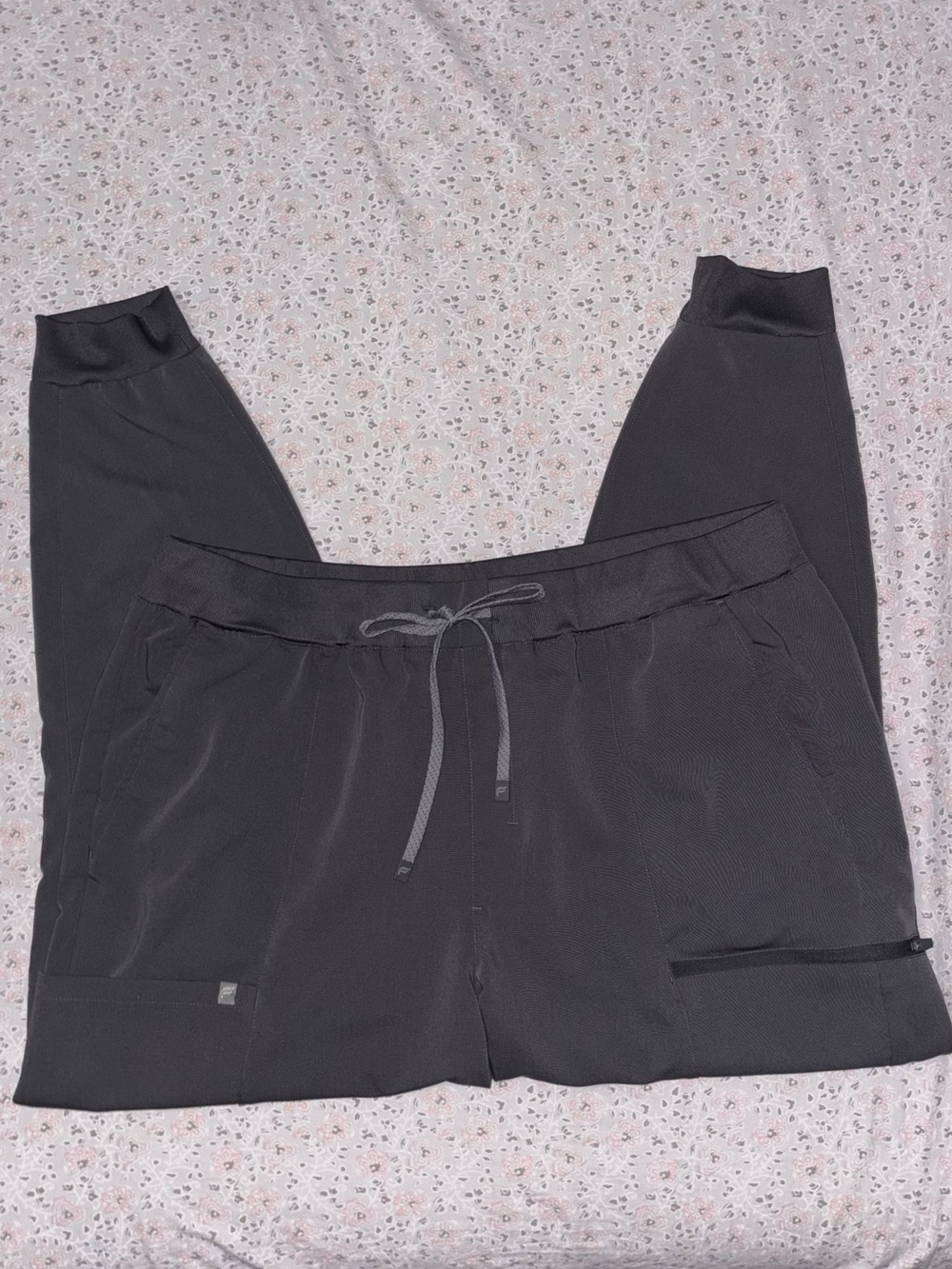 Fabletics women’s gray scrub joggers
